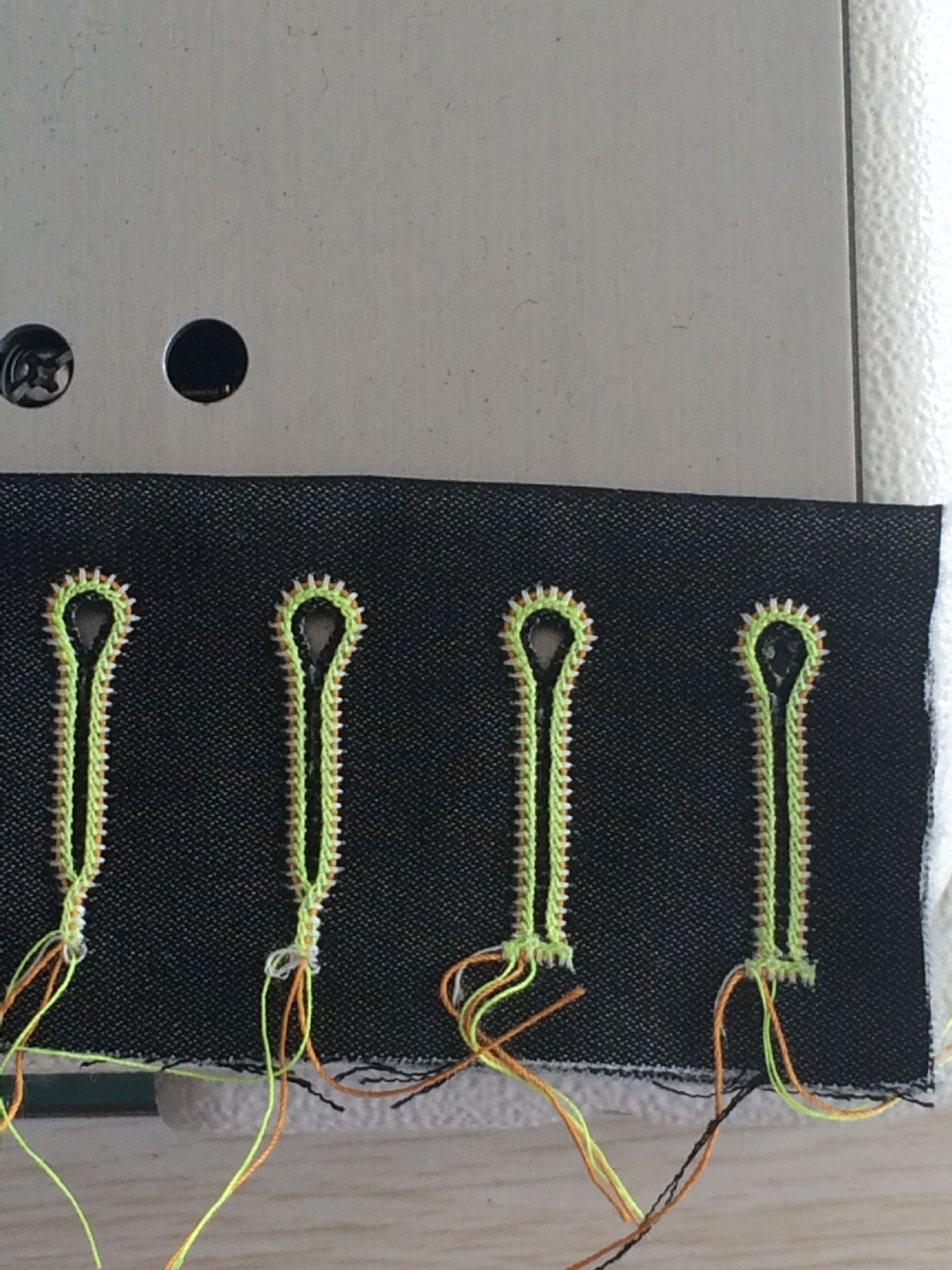 机等各种服装机器设备       现有一台二手所特981-01电脑圆头锁眼机