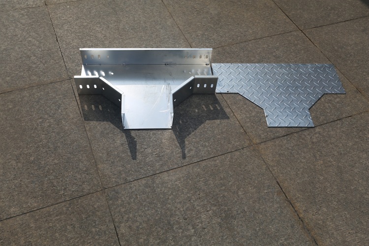 供应多种型号配电输电设备水平三通 各种规格水平三通可来样定制