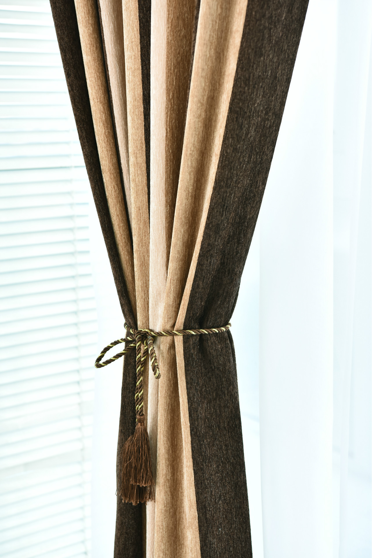 加厚双面雪尼尔条窗帘布纹麂皮绒面色织提花套色隔音遮阳隔热成品