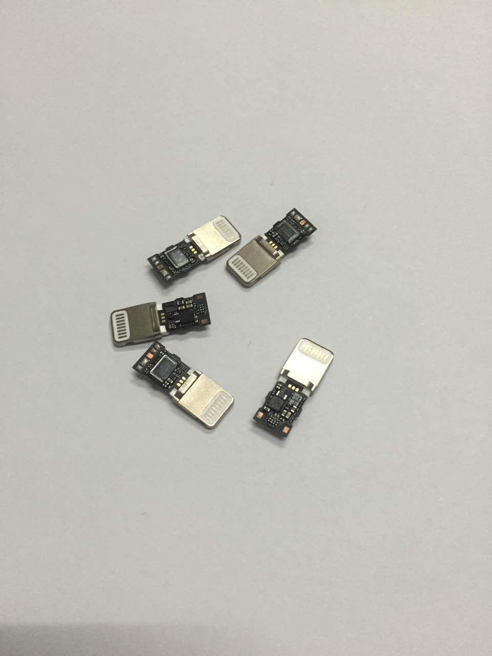 苹果lightning音频连接器插头c100