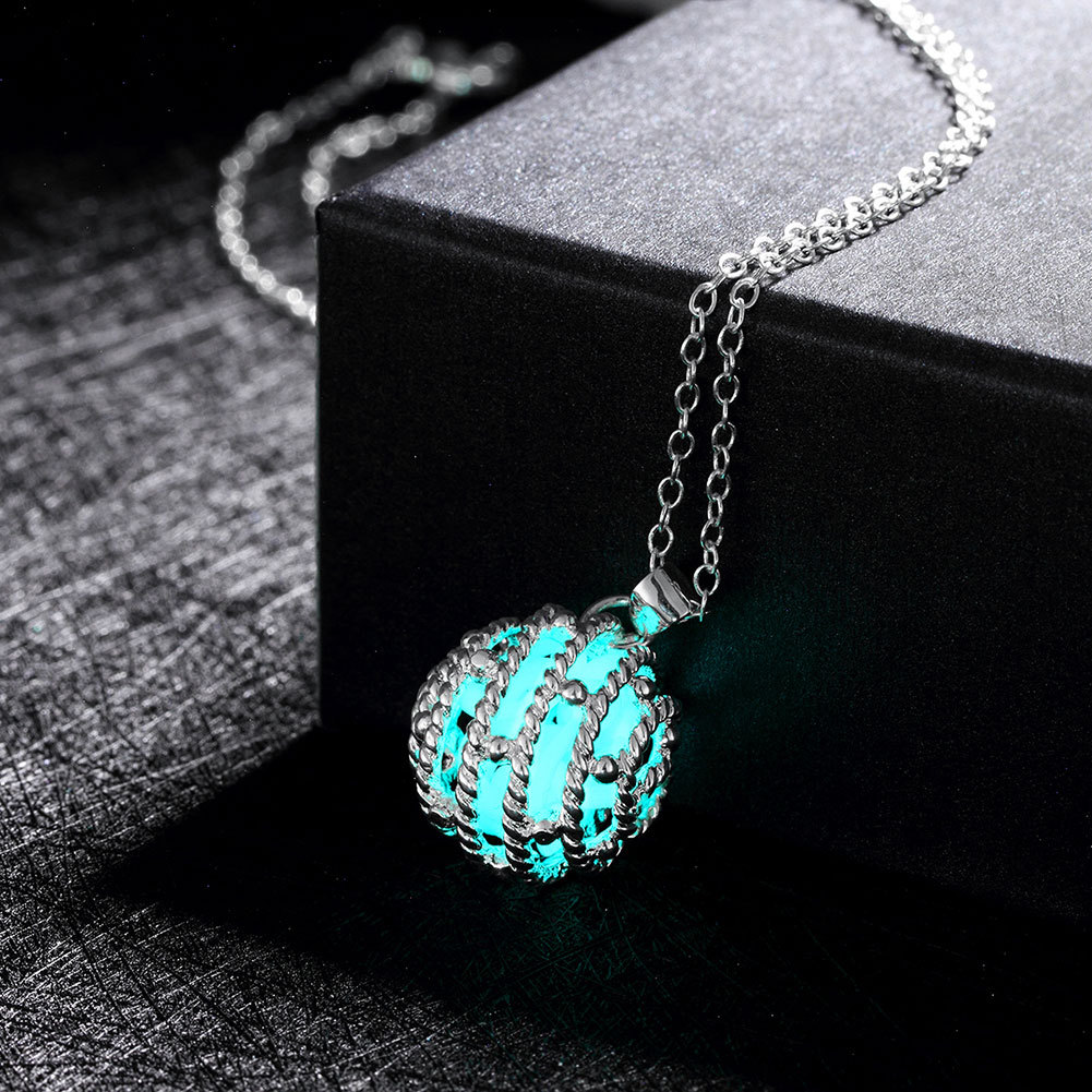 时尚简约球形镂空夜光吊坠 韩版女百搭锁骨链 发光夜光项链