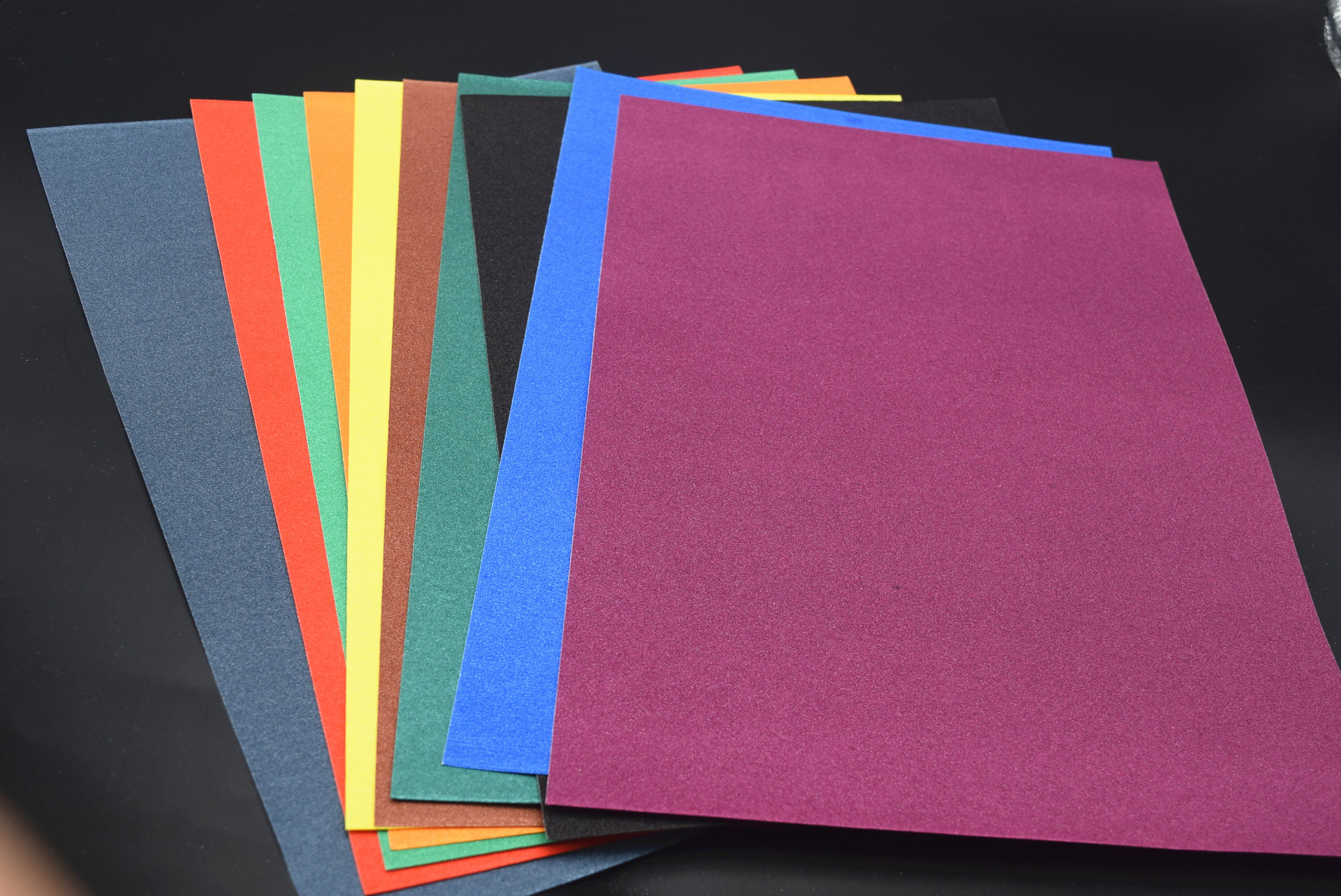 批发4k彩砂纸8开刮砂纸彩沙a4型砂画纸油纸儿童刮刮画纸