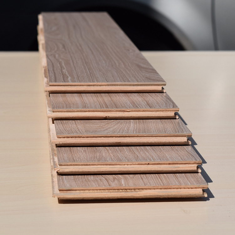 直销耐磨防潮平扣符合实木地板 环保e1级实木地暖地板 品质可靠