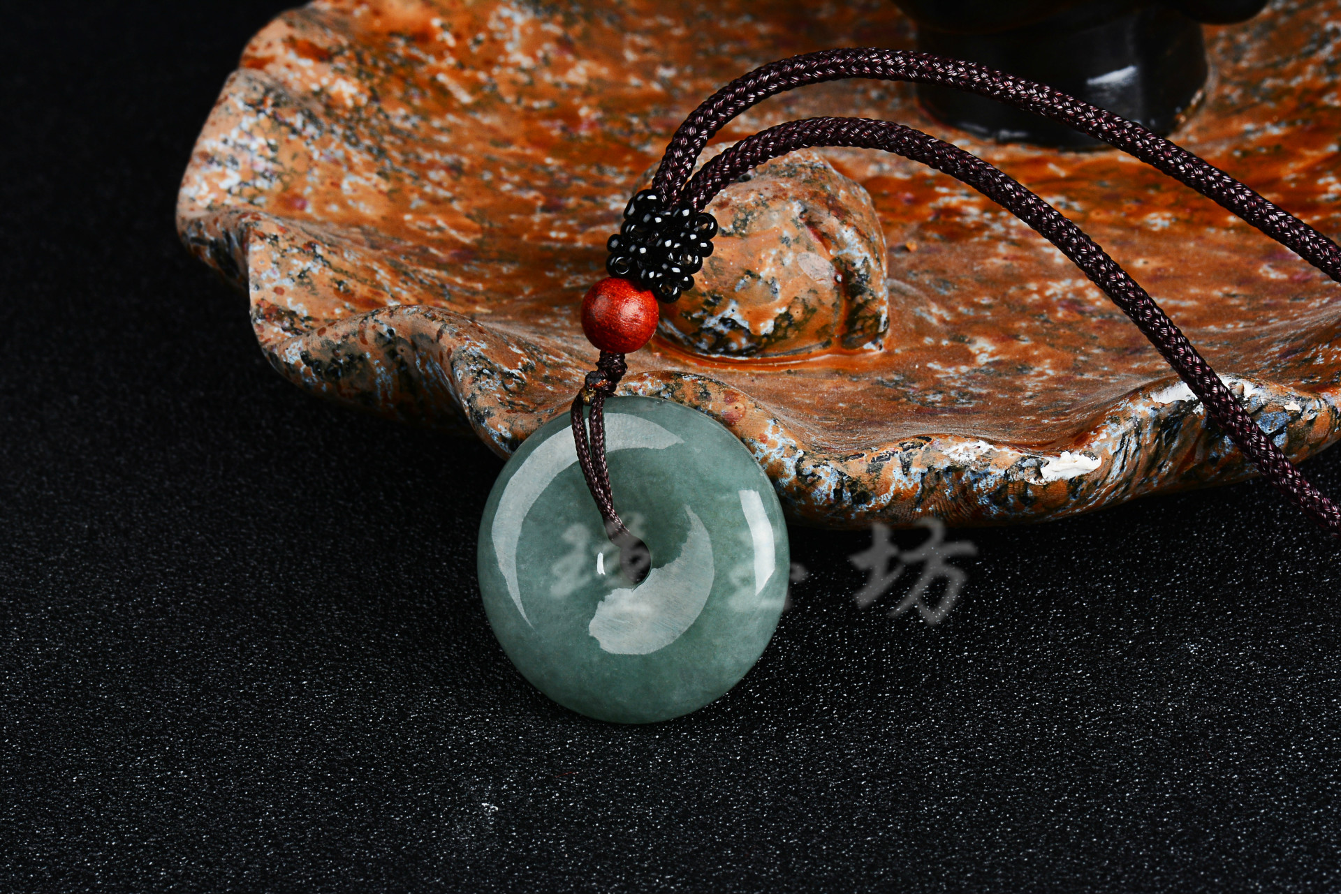 翡翠玉佛吊坠批发 翡翠油青玉佛吊坠配绳子玉器批发市场一件代发