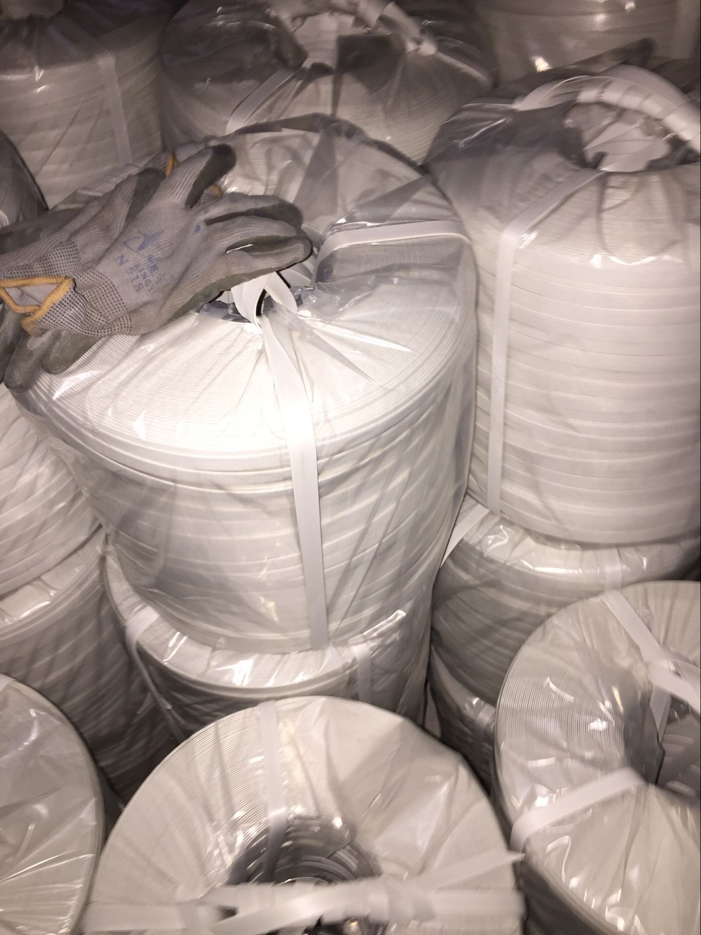 【厂家直销 pp手工塑钢机用打包带 纸箱捆扎带 可定做】价格,批发,供