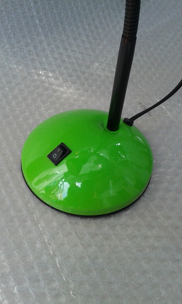 供应居家学习办公护眼台灯 烤漆处理绿色台灯 可360度旋转