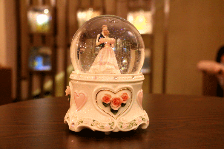 陶瓷婚礼水晶球音乐盒八音盒创意送老婆婚礼周年婚庆礼物一件代.