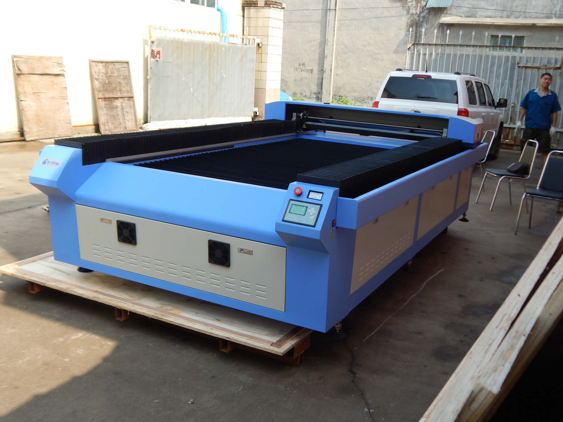 大型 激光雕刻机 1325 布料切割机 亚克力皮革服装雕刻.