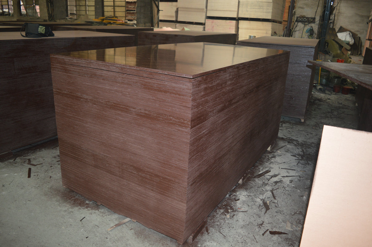 临沂建筑模板 高档覆膜板 清水模板18mm 竹胶板建筑模板厂家批发