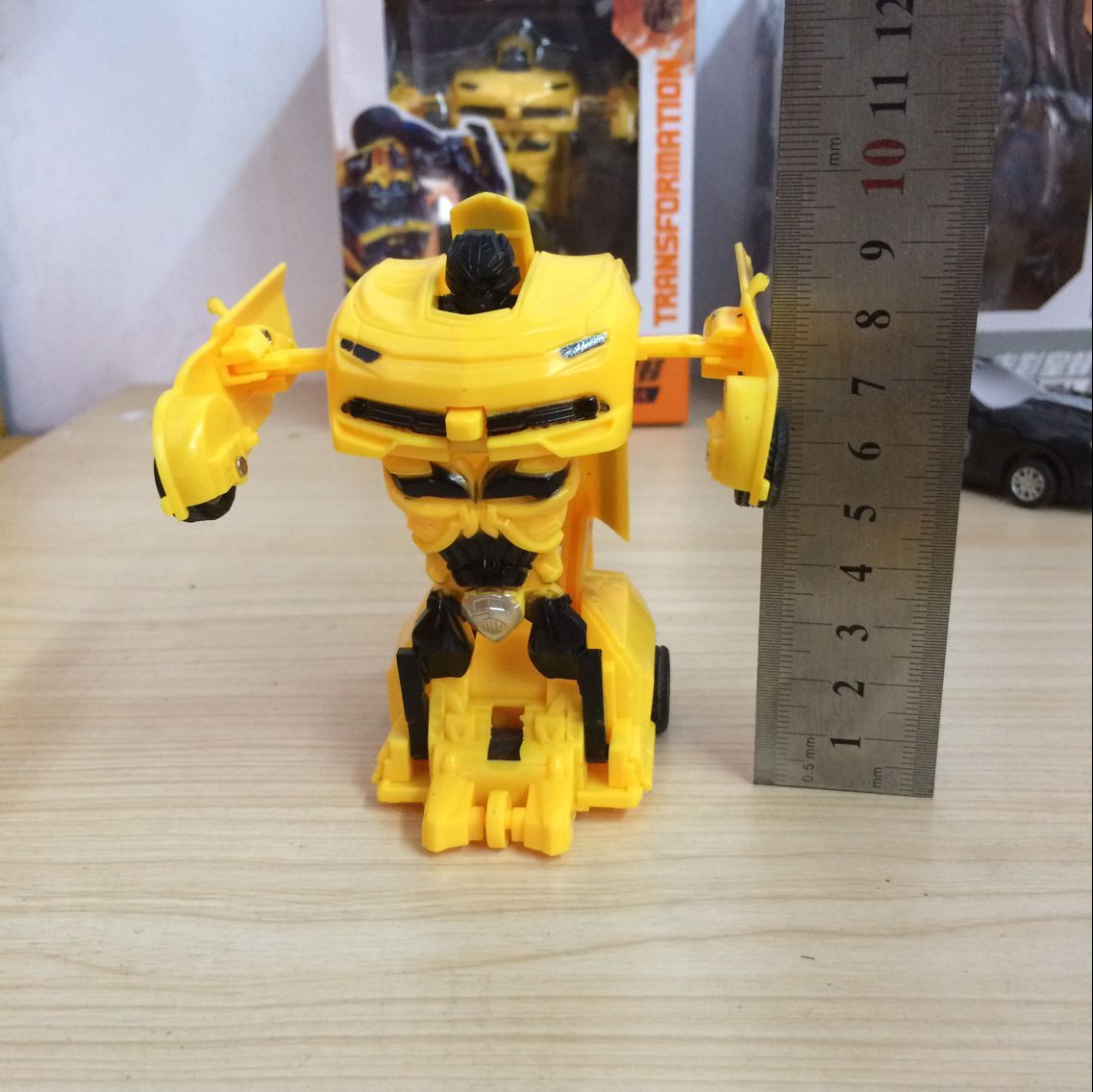 新款地摊热儿童玩具 卖爆裂金刚车神 回力撞击变形汽车 儿童玩具