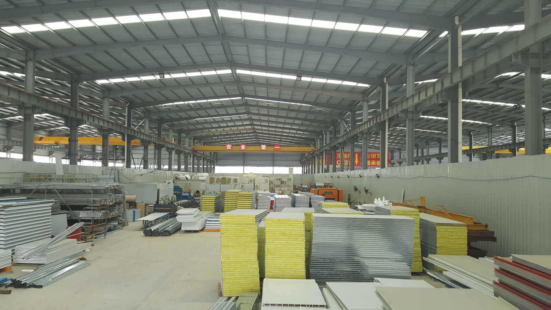 彩钢夹芯板生产厂家,泡沫彩钢板批发