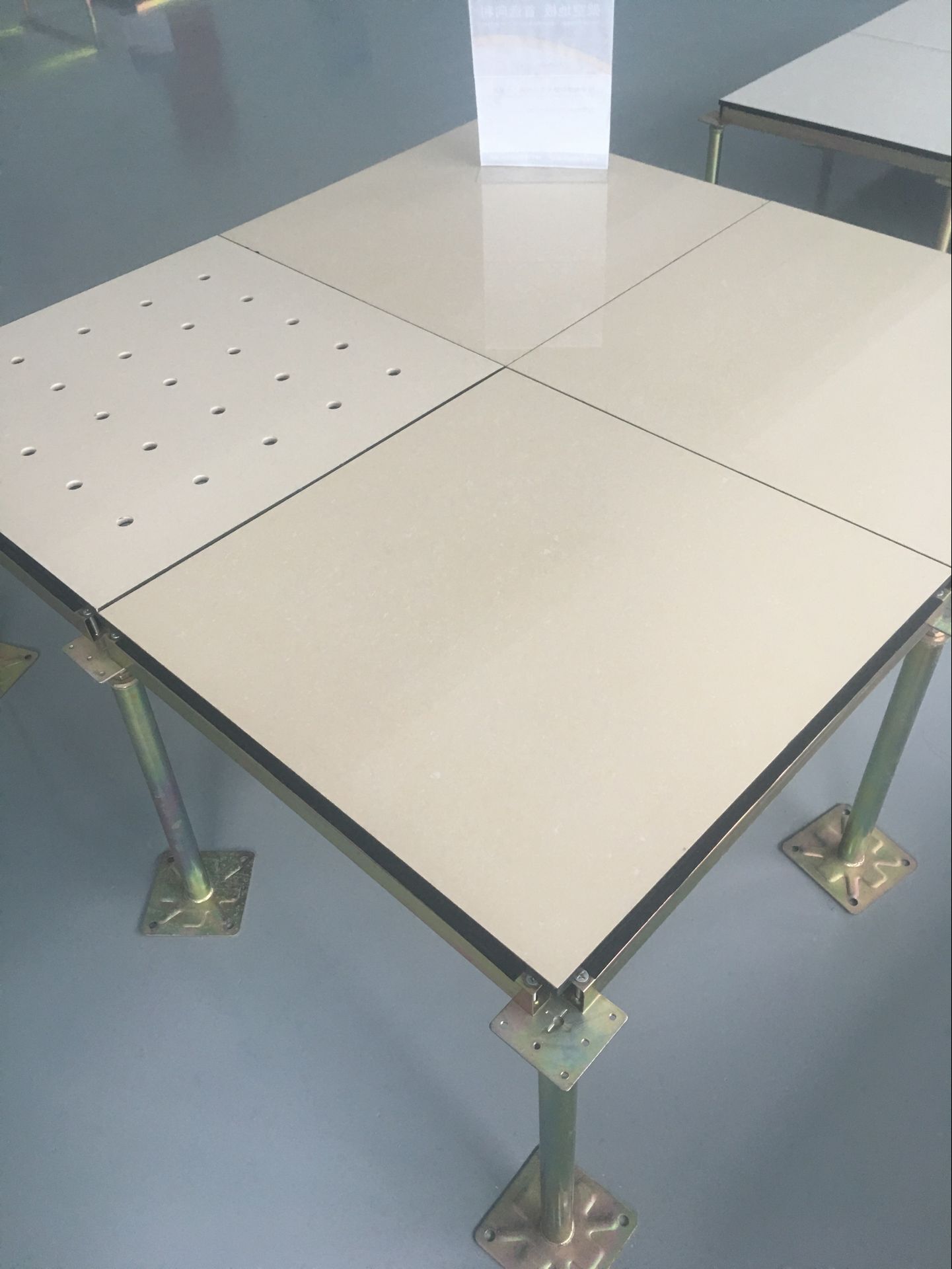 高架活动地板全钢抗静电地板学校监控机房防静电地板厂家直销