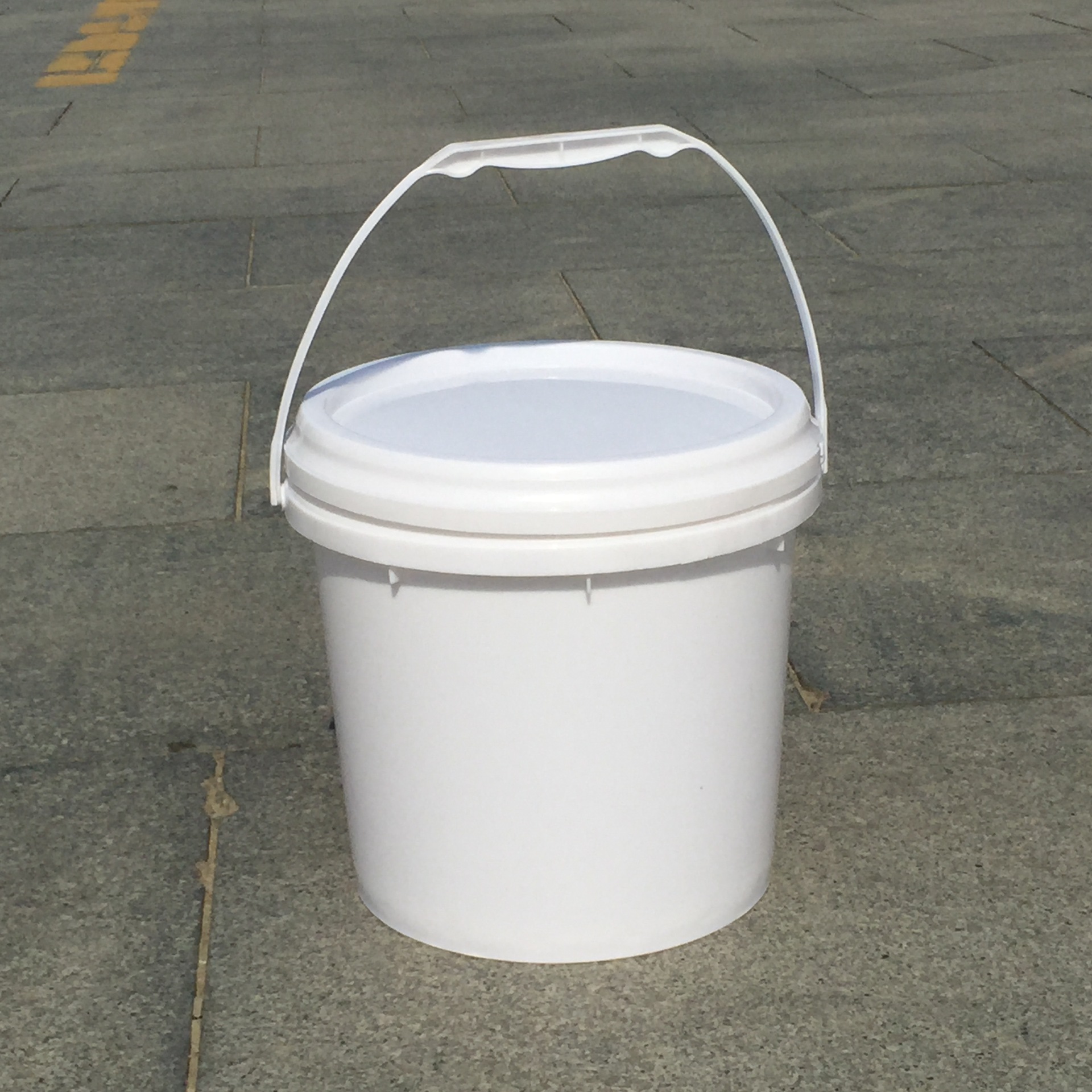 厂方批发 5l-b塑料提手油漆桶 润滑油桶包装桶 塑料油漆桶圆形