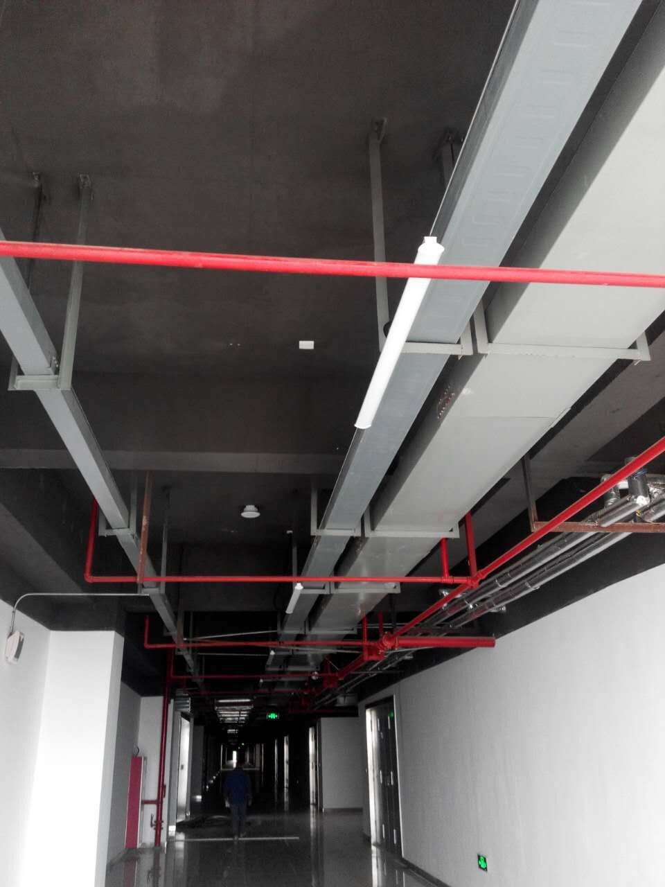 专业生产各种优质桥架/热镀锌槽式桥架/梯式桥架/托盘式桥架