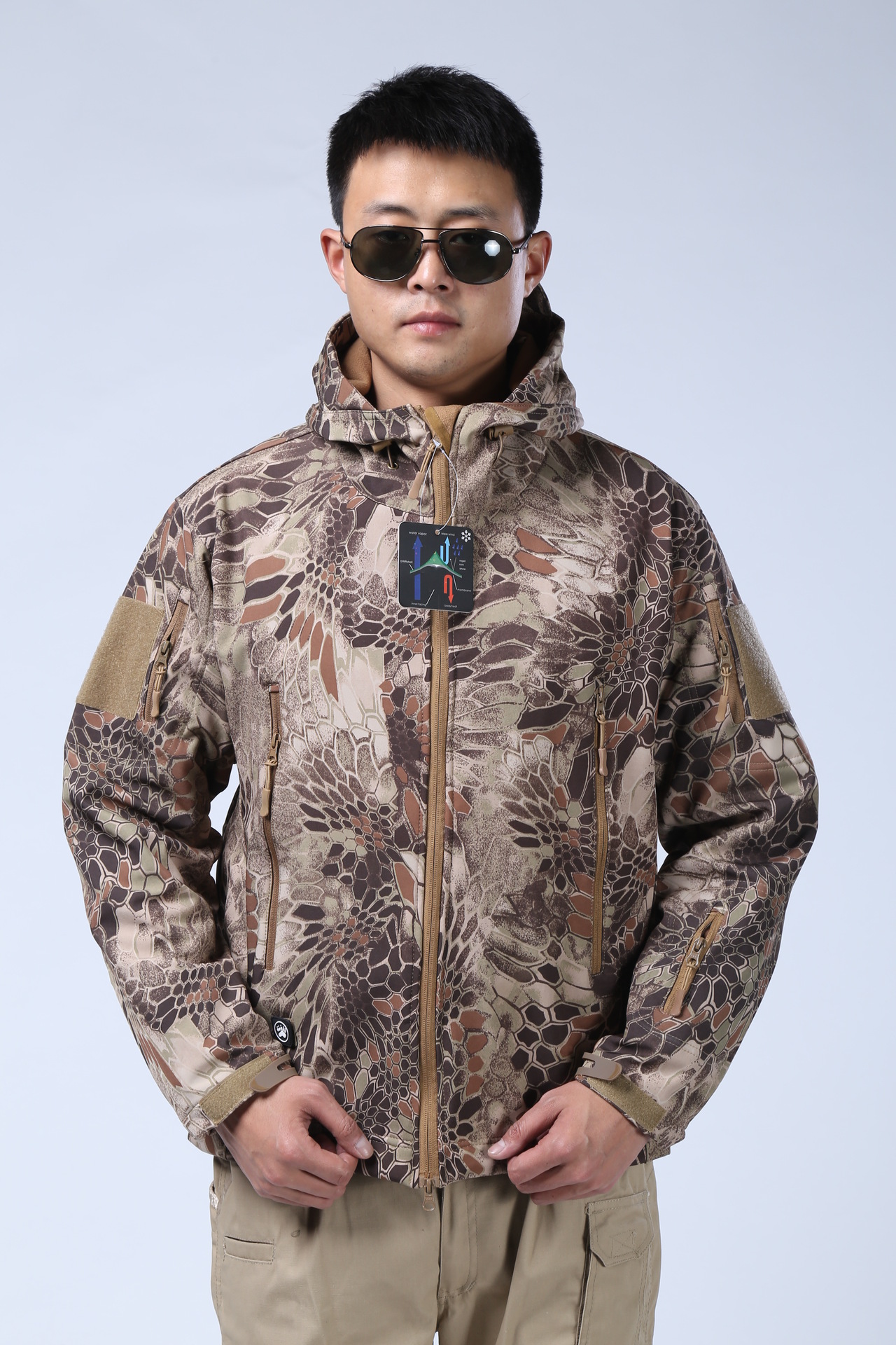 厂价直销 tad鲨鱼皮软壳冲锋衣 蟒纹带帽防风户外休闲服