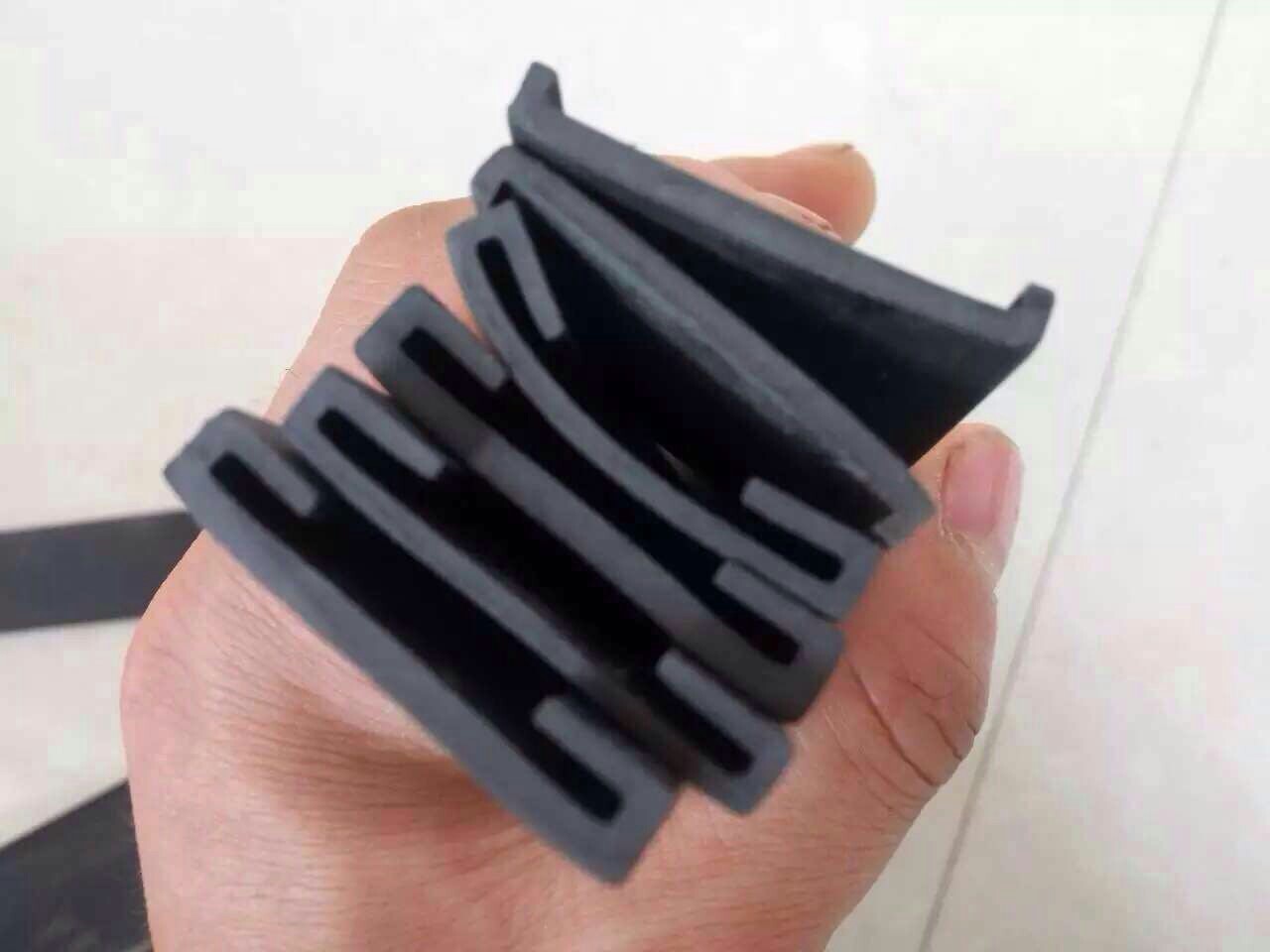 卡箍防滑橡胶条 p型卡包胶条 防震防滑防裂耐老化 可订做各种规格