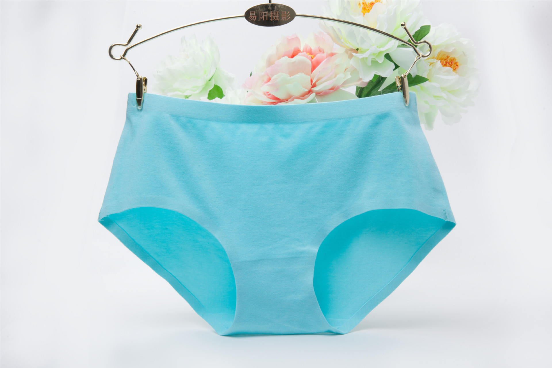 纯棉无痕女士内裤一片式舒适高档压边全棉无痕中腰三角裤女士内裤