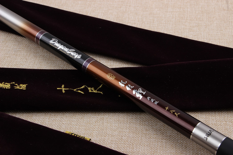 化氏龙纹鲤典藏版鱼竿超轻硬4.5.4米手竿28调台钓竿高碳素鲤鱼竿