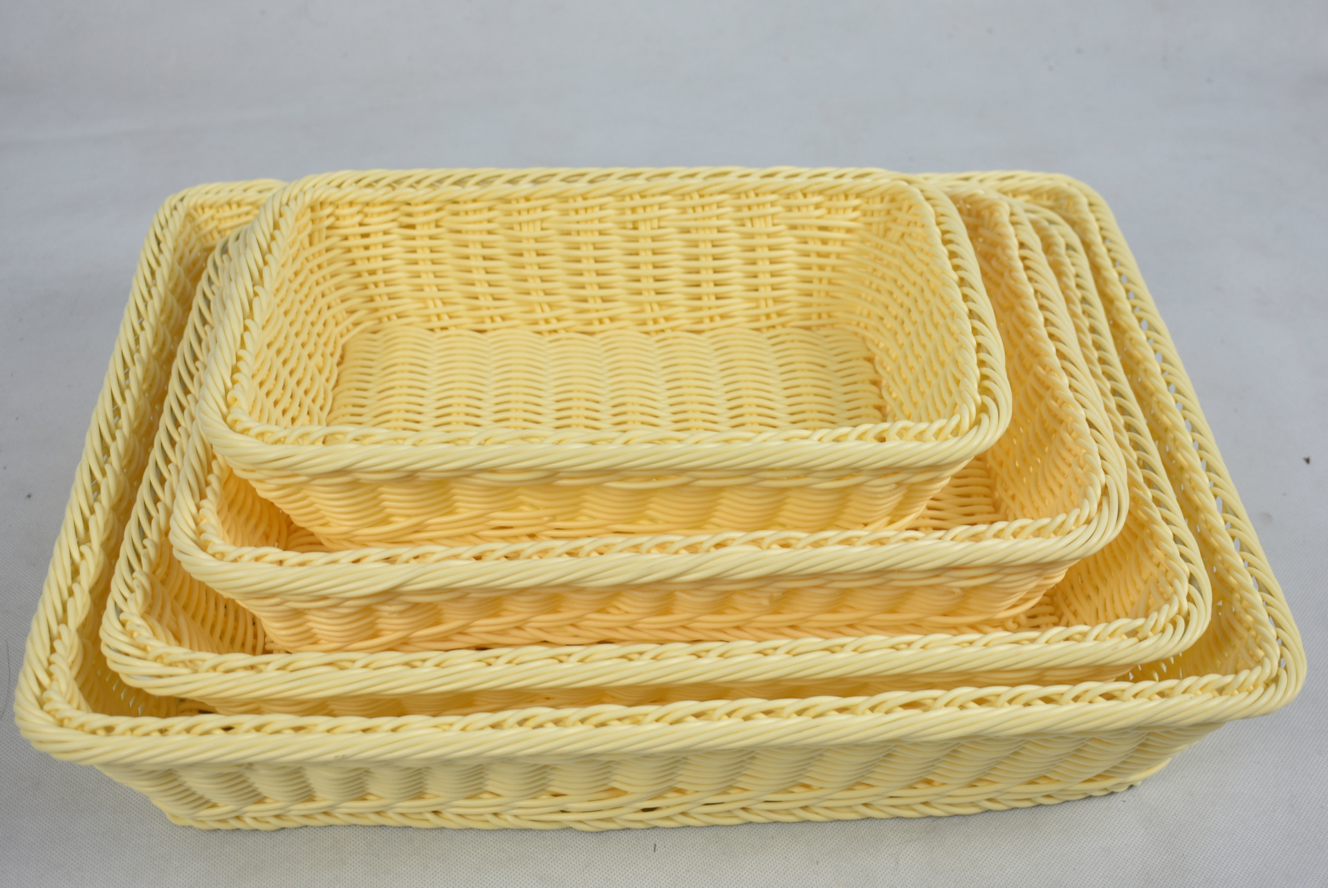 厂家批发仿藤编织蓝水果篮超市陈列展示筐pp筐收纳 藤筐面包蓝子