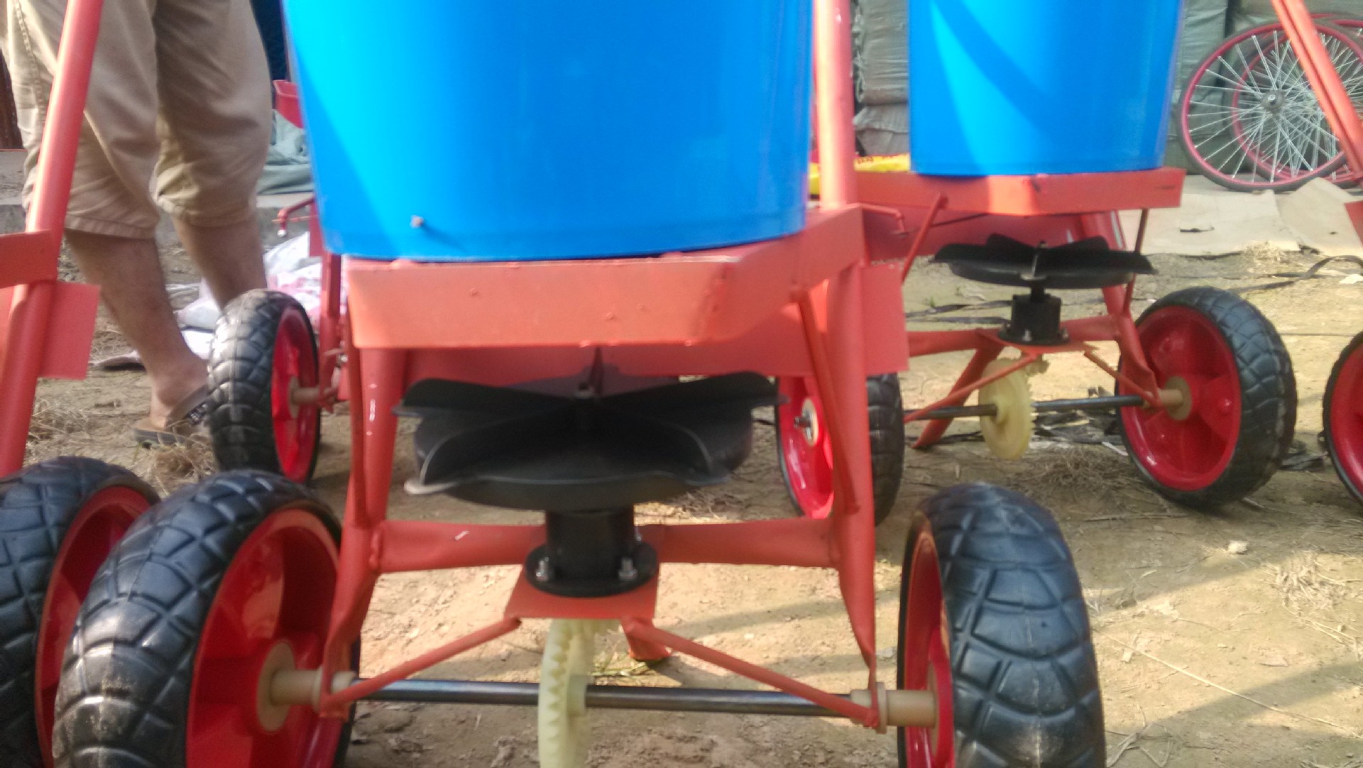 秋种撒肥机 小麦追肥器 人力手推式撒肥器 小型施肥机农具半自动