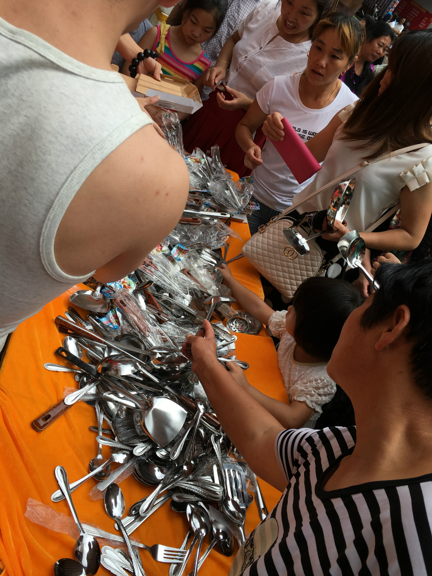 批发不锈钢餐具一元一样模式两2元模式厨房日用 2016最新跑江湖产品新