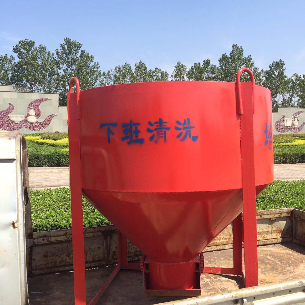 供应多功能塔吊提升斗 水泥混凝土灰斗 方形圆形塔吊料0.8方1方1.