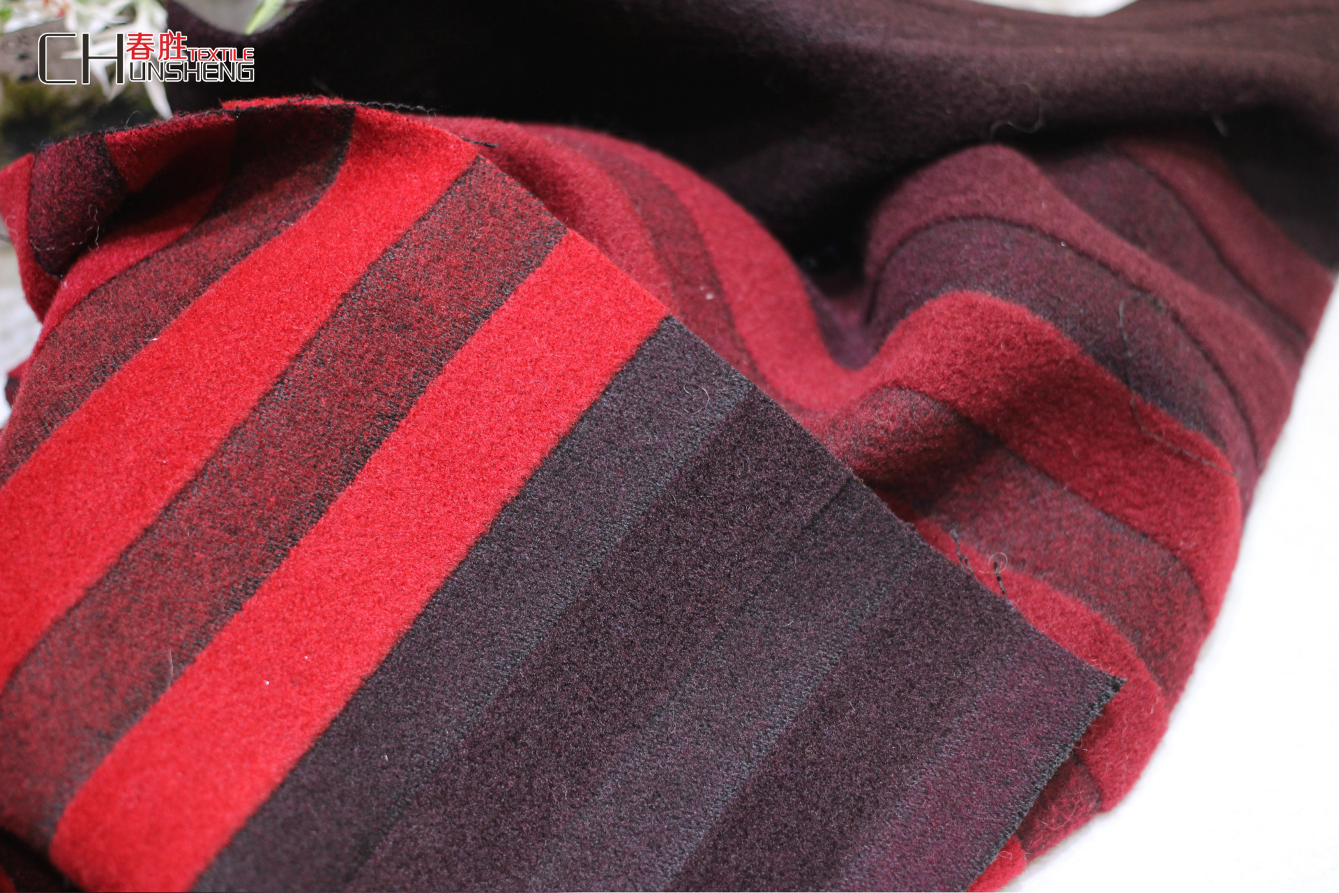 春胜纺织 广州国际轻纺城条纹渐变提花毛呢ds-131102