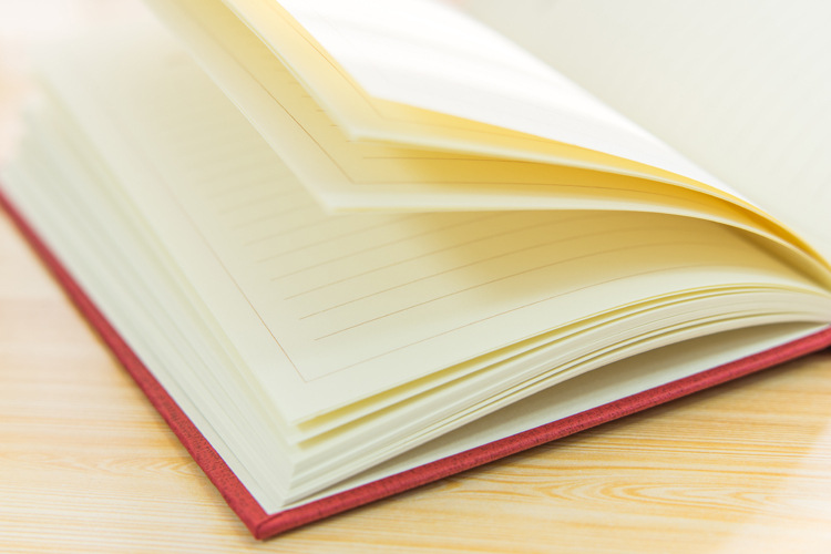 520时尚精品简约大方日记本白色条纹横格笔记本4718一件代发