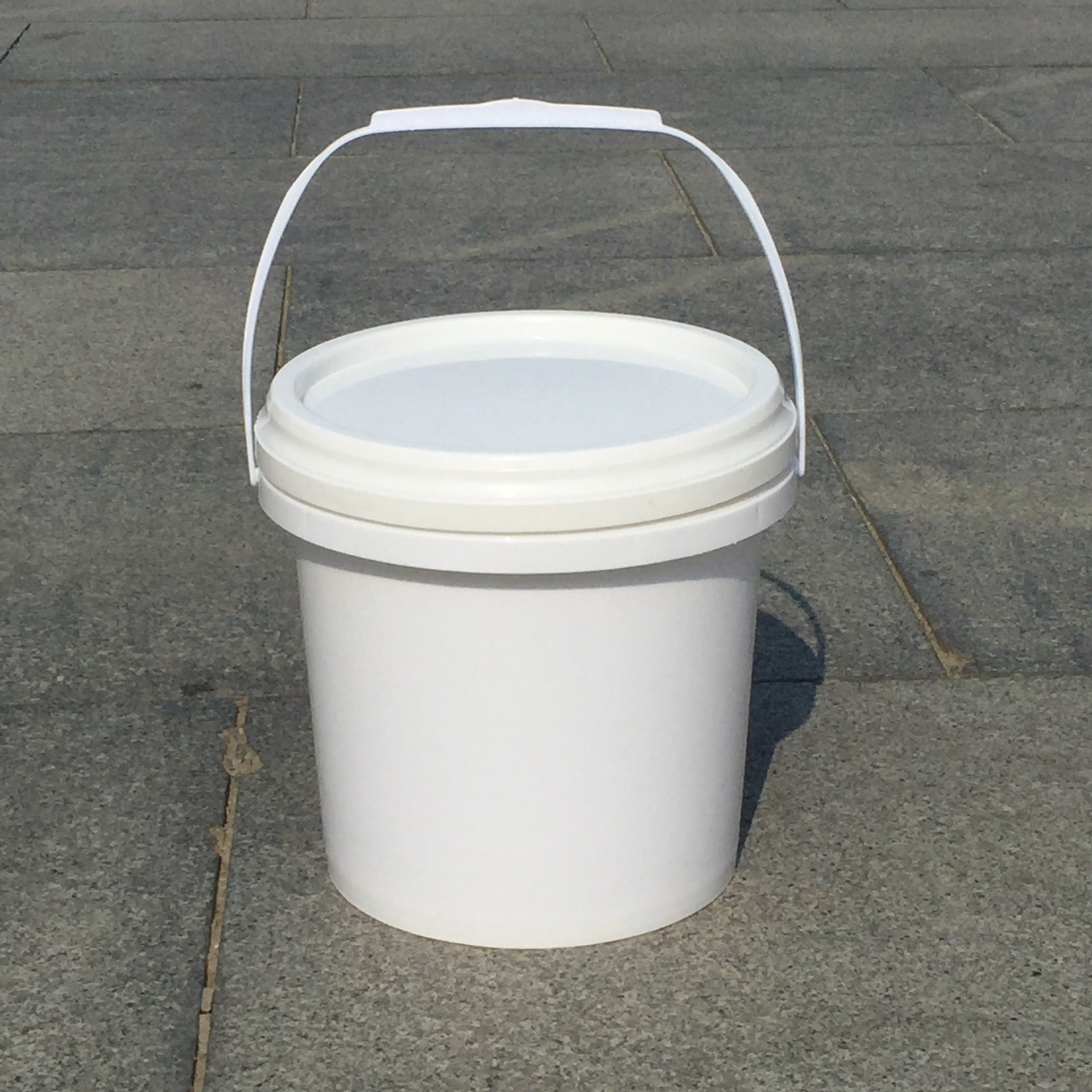 【供应】3l塑料桶 3公斤塑胶桶 白色 涂料油漆桶 机油包装桶-阿里桶