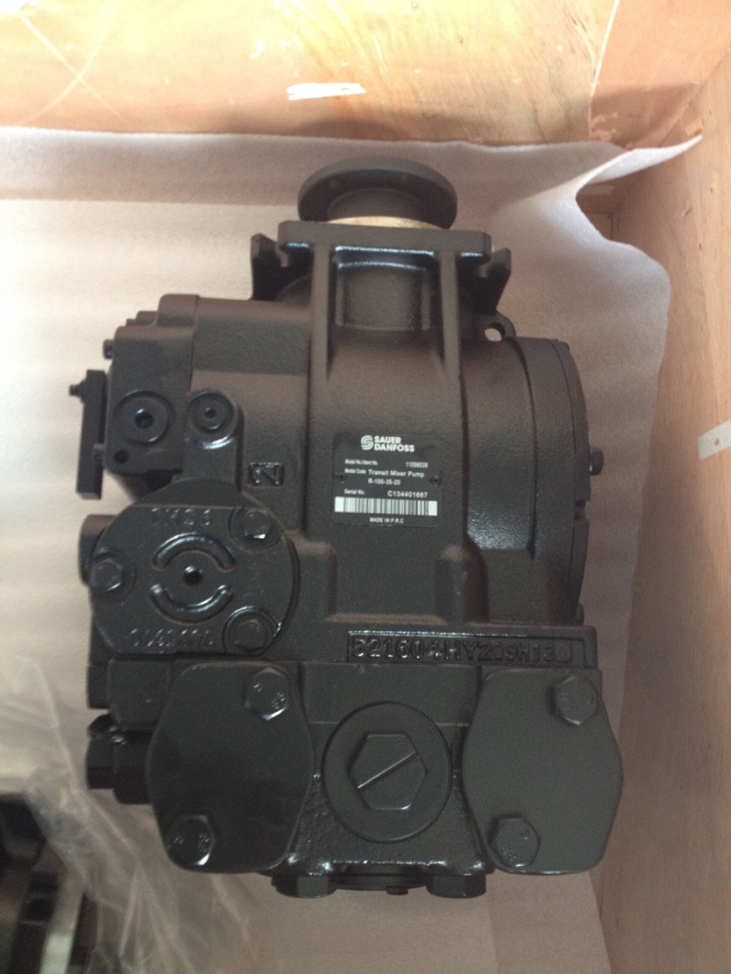 搅拌车萨奥90r100液压泵