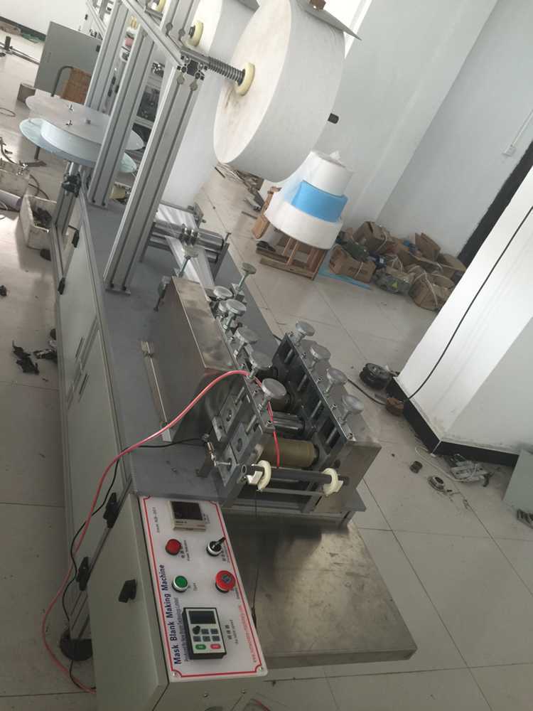 供应水刺布亚光布口罩机全自动一拖一外耳平面口罩机