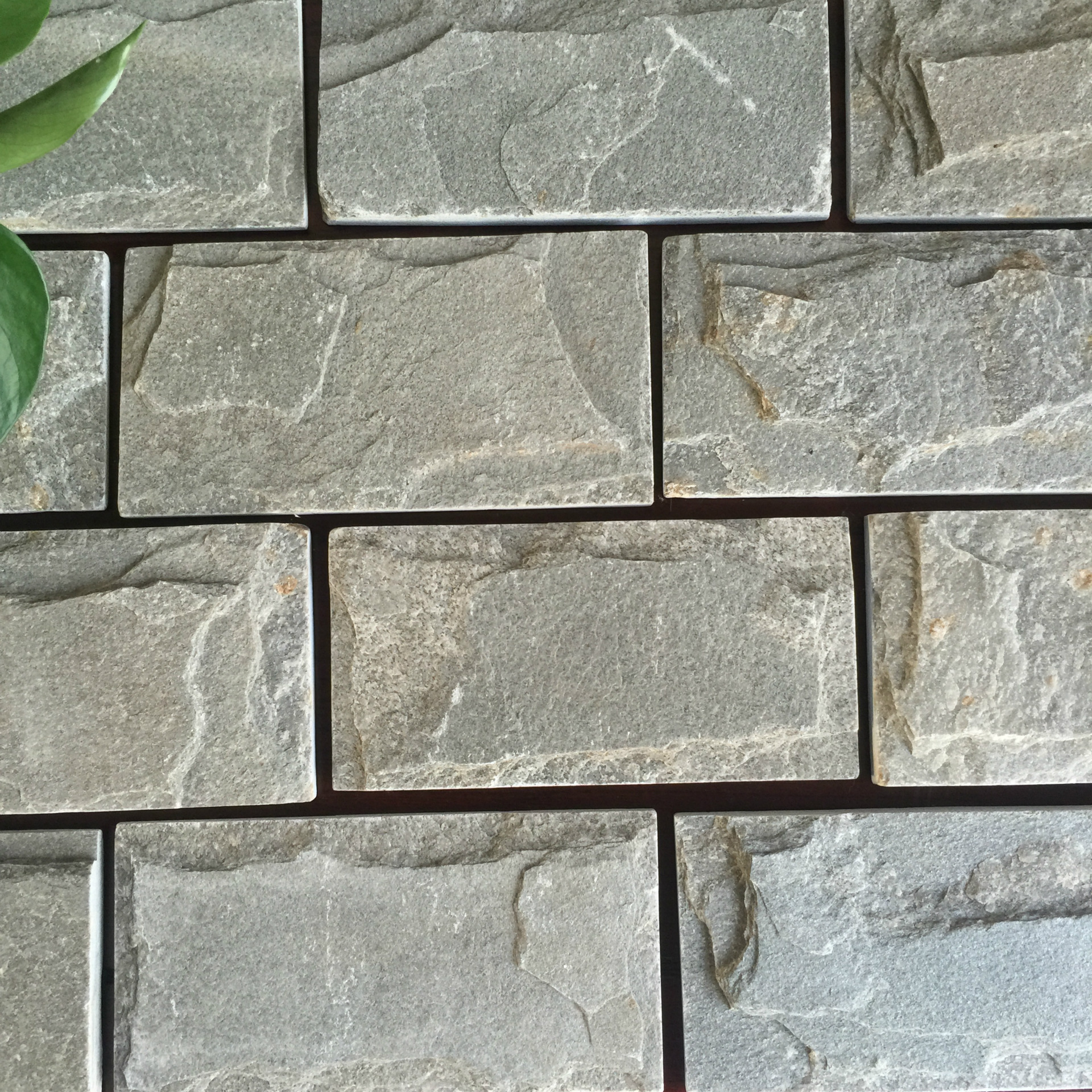 河北石材天然文化石杂色蘑菇石别墅内墙外墙围墙板岩砖厂家