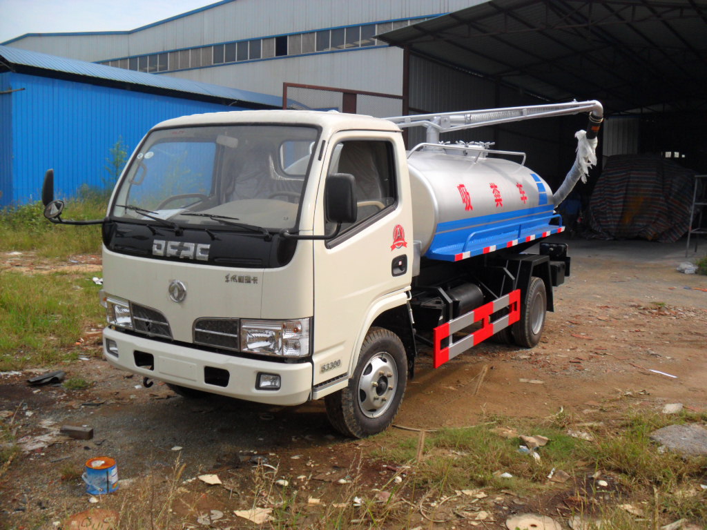 137-9788-6646      微信/qq:11969358东风小多利卡吸粪车(国五标准)