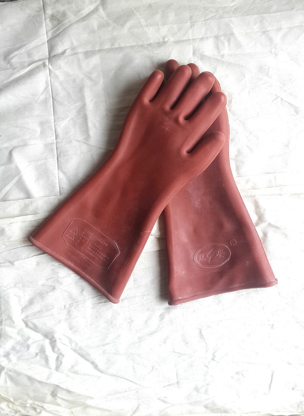 天津双安/安全牌12kv橡胶绝缘手套 电工安全手套 耐高压手套