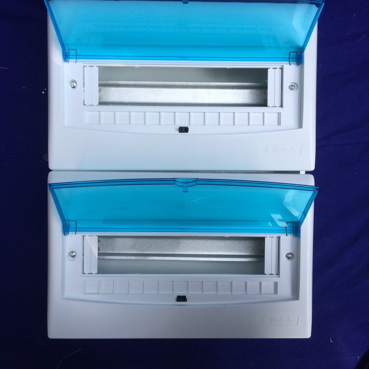 配电箱双排26回路铁底镀锌导轨