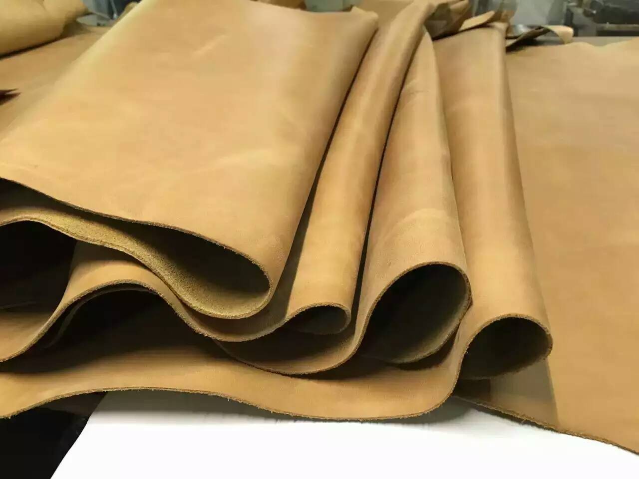 厂家供应意大利进口头层二层牛皮黄牛皮水牛皮毛胚皮油腊皮