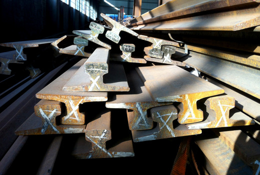 钢轨 型号:qu70,qu80,qu100,qu120 主要用于港口,码头等超重型集装箱