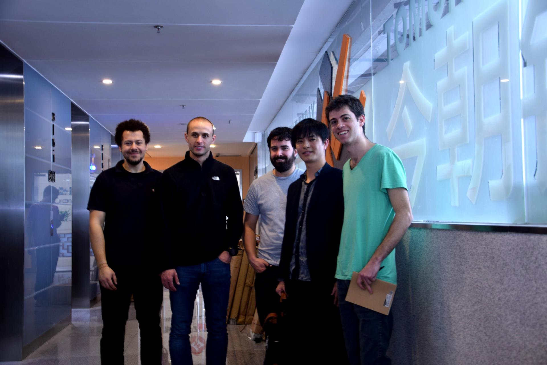 邦陈设计与国外创客团队洽谈合作事宜./:rose