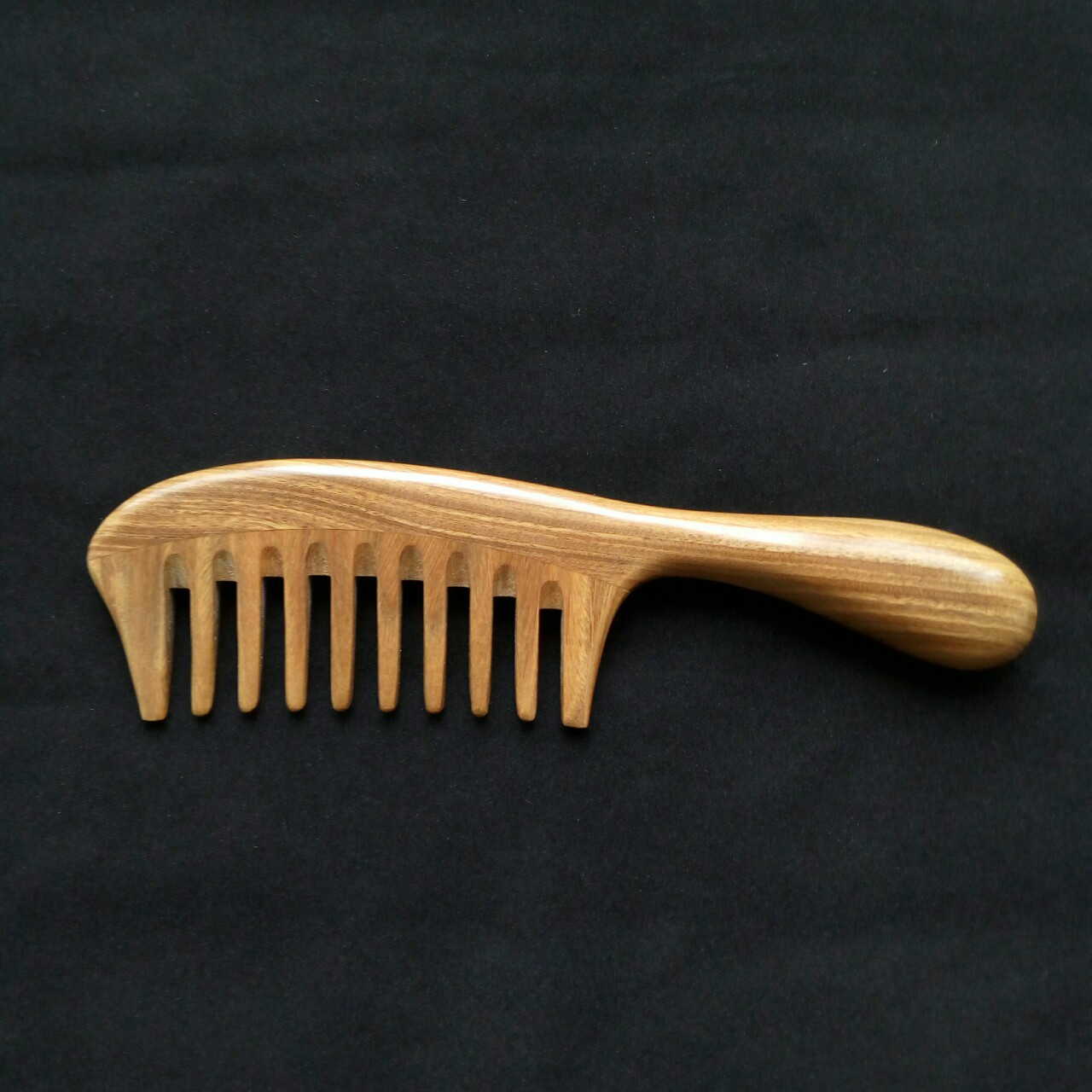 厂家批发美妆工具 天然正品大号宽齿绿檀木梳子 卷发造型粗齿梳