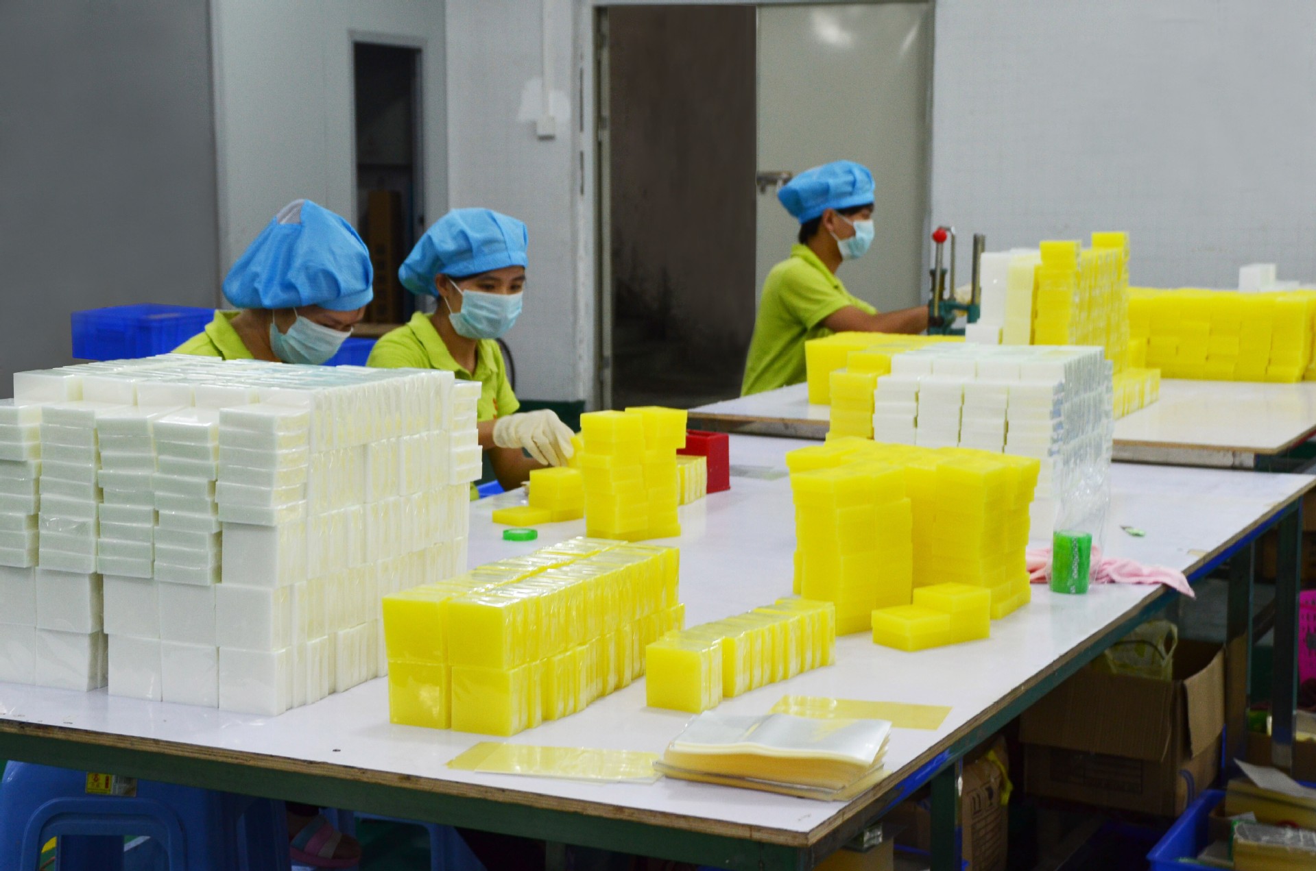 化妆品厂家大量供应抗皱清洁活肤滋润100g中药汉方手工洁面皂