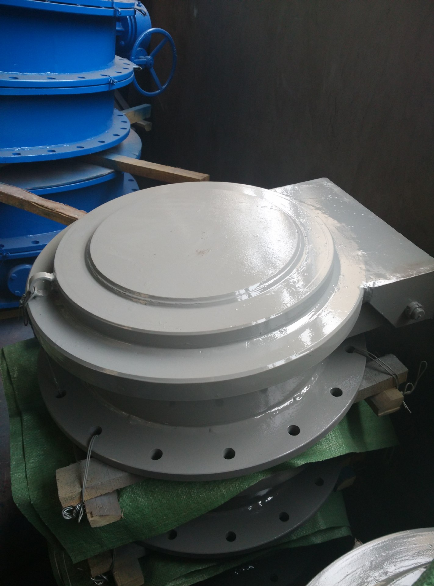 中特阀门为客户订做508压力真空释放阀.