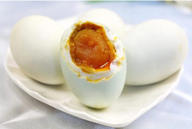 江西井冈山特产农家散养红毛鸭咸鸭蛋流油黄泥蛋盐蛋65g个批.