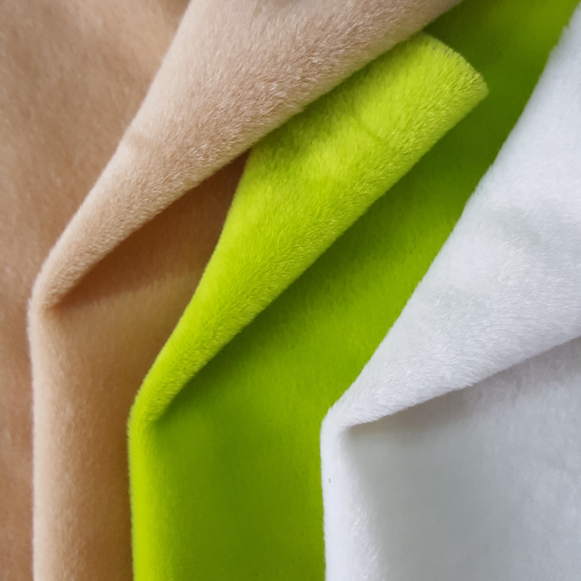 供应剪毛布宠物袋剪毛绒布料玩具毛绒面料网红熊玩具布料宠物服饰