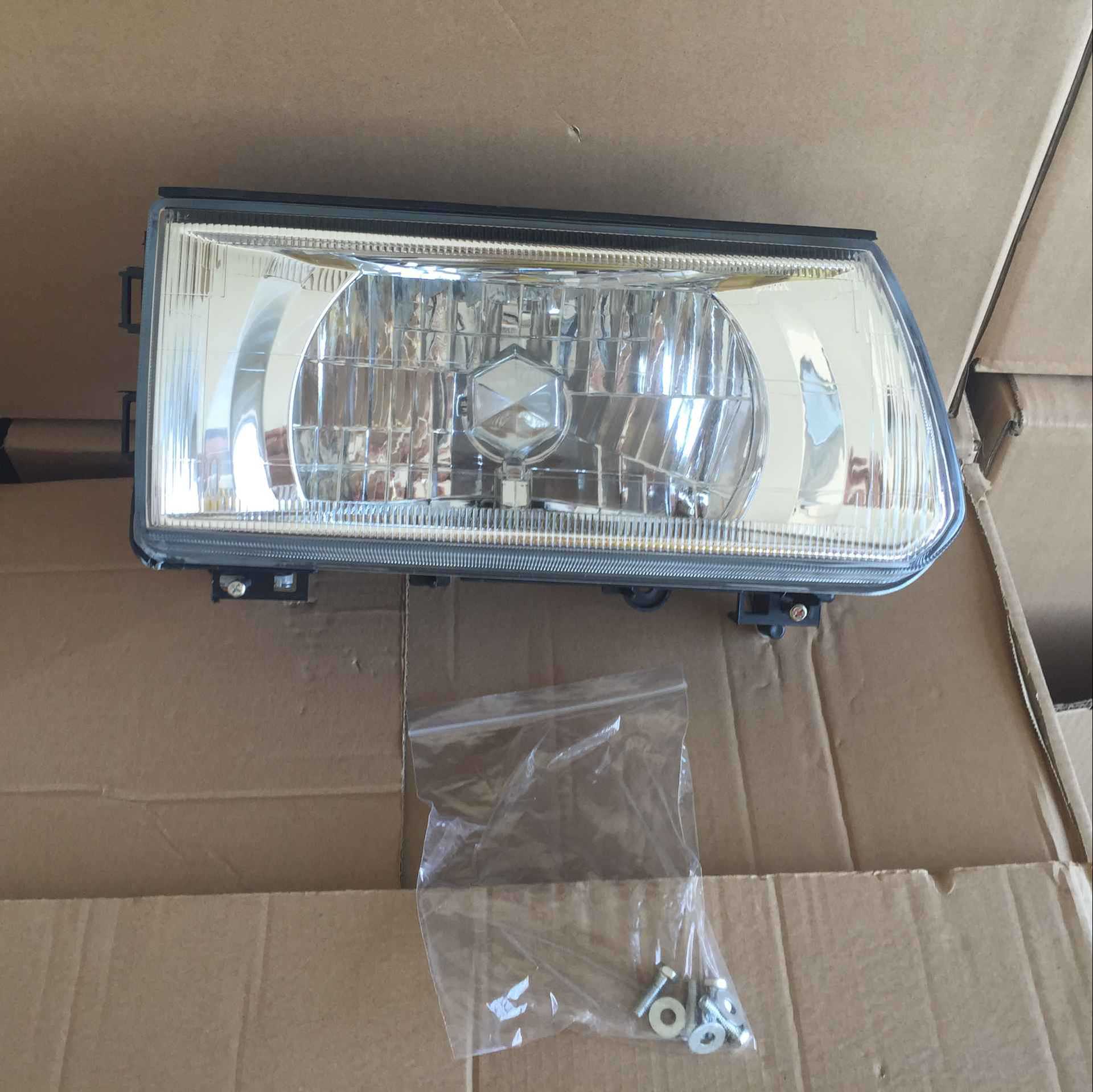 前大灯 适用于三菱l300系列(mitsubishi l300)
