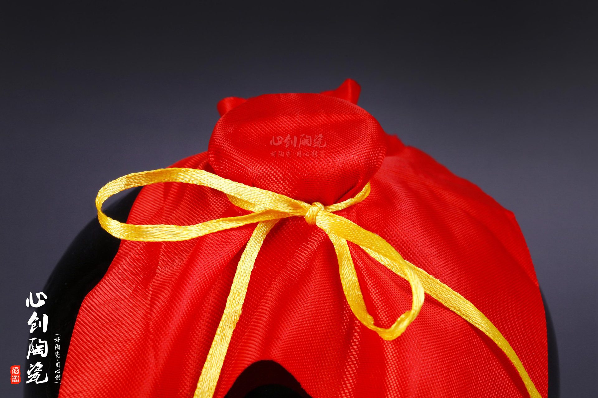 2斤陶瓷酒坛 宜兴陶瓷酒瓶2斤装白酒存酒酒瓶 黑色亮光土陶酒坛