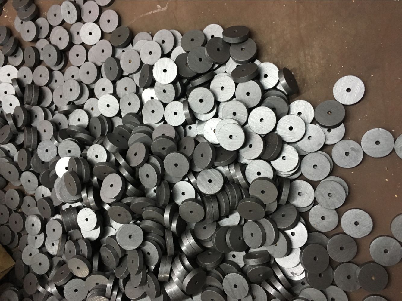 圆形带孔磁铁 小规格圆片 铁氧体圆饼