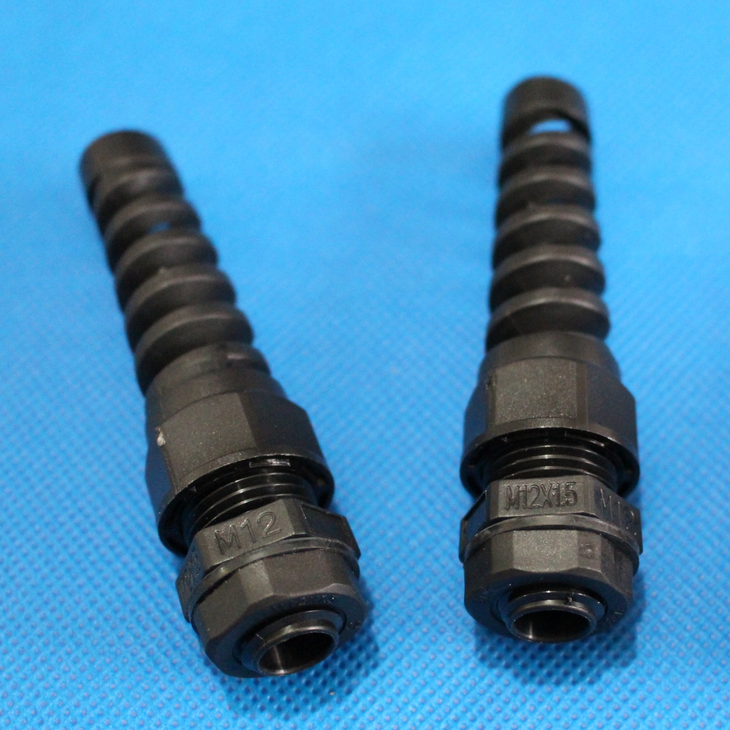 东莞厂家直销 m12耐扭防水接头 耐折弯电缆固定头 尼龙耐扭格兰头