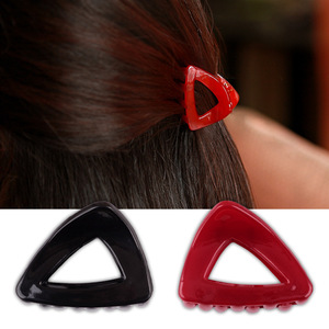 زينة الرأس  Korean plastic grip clip, large factory wholesale, black color, big scratch clip, hairpin, triangle shape