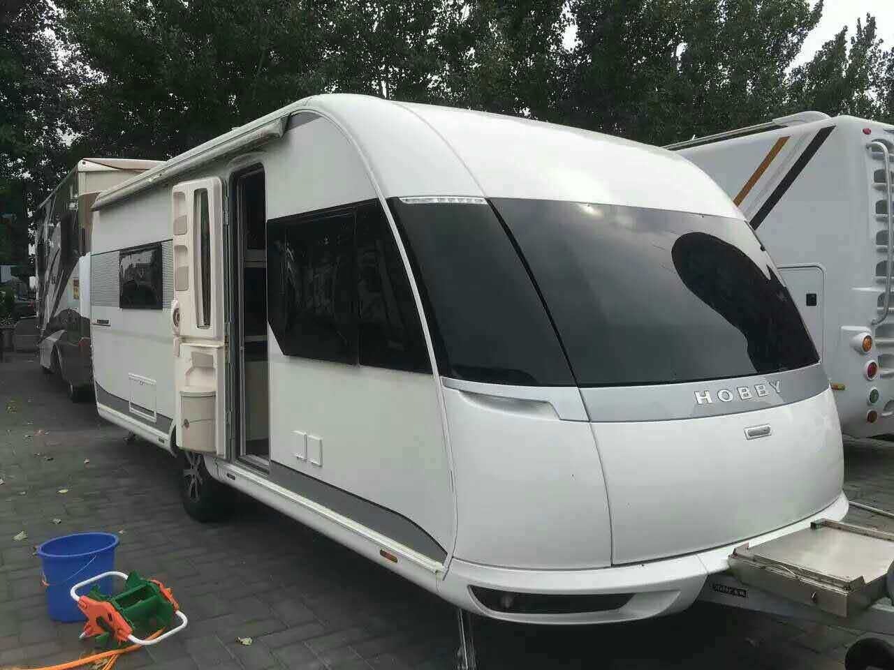 济南厂家专业定做旅居房车,移动式商务房车,时尚拖挂房车