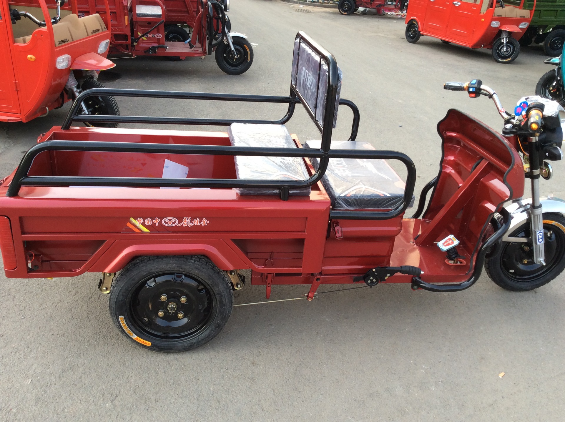 供应一米一小型电动三轮车小型电动车 厂家批发简约款电动小香风